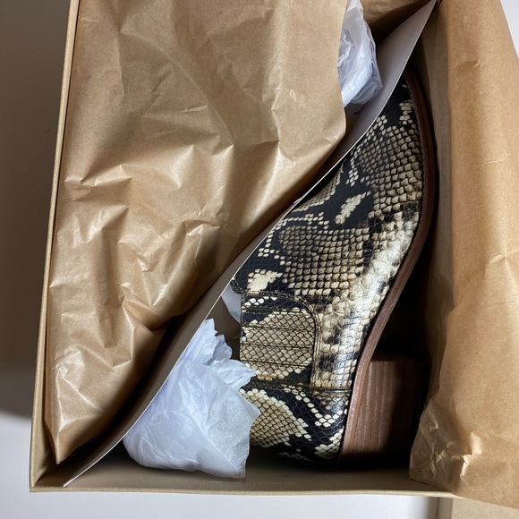 Madewell Embossed Snake Skin Print Leather Chelsea Booties Size 8 NEW! - Picture 6 of 7